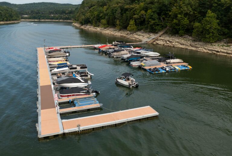 Lake Cumberland private dock at the Villas at Woodson Bend Boat Dock