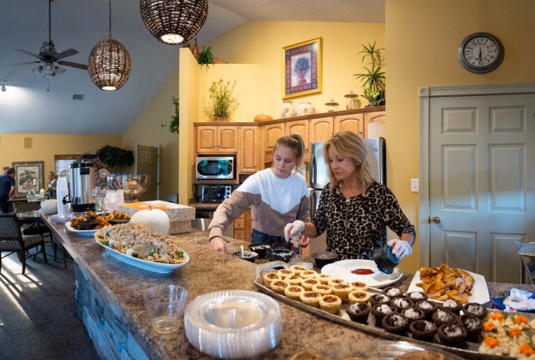 People preparing a buffey in a large room